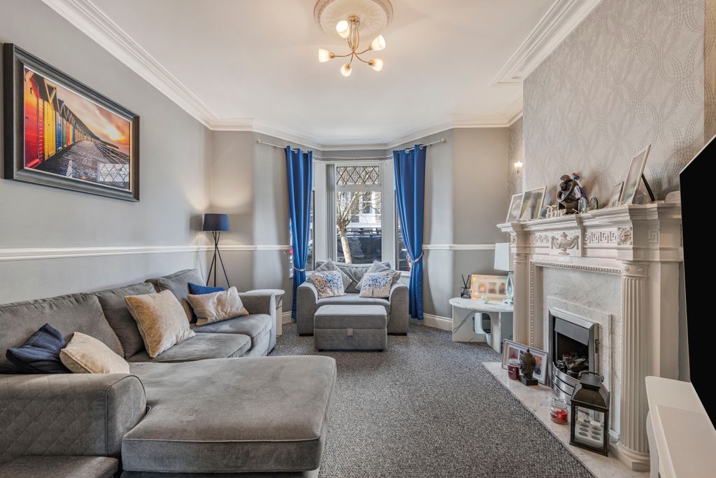 Property photo 2 of 40 Lounge