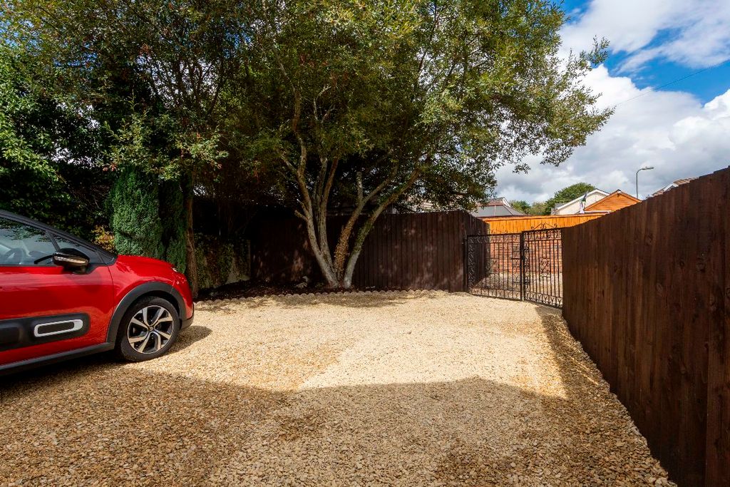 Property photo 3 of 32