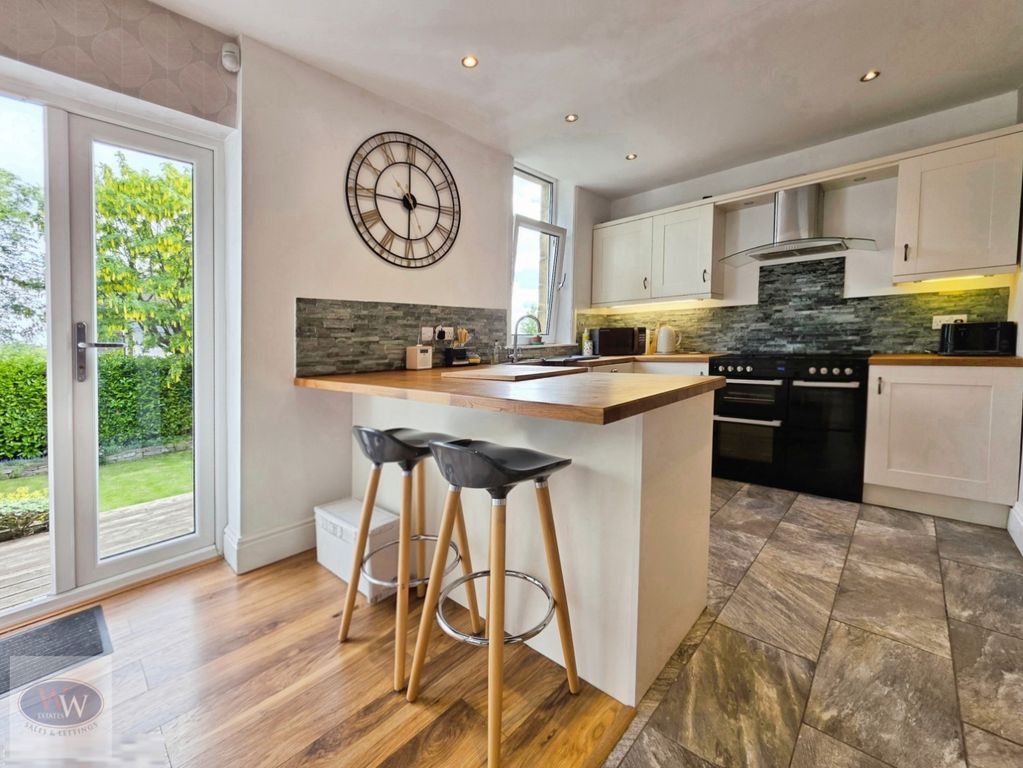 Property photo 3 of 21 Dining Kitchen