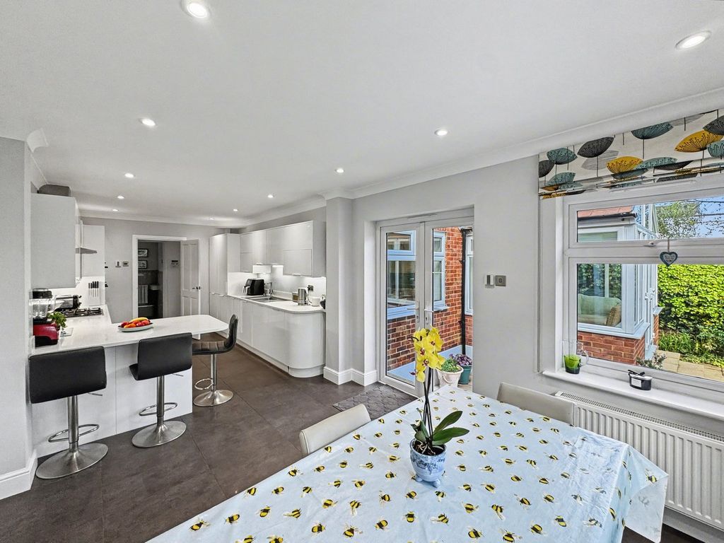 Property photo 3 of 28