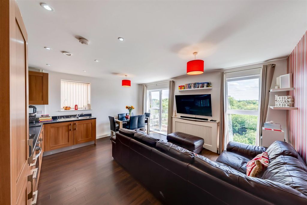 Property photo 2 of 16 Open Plan