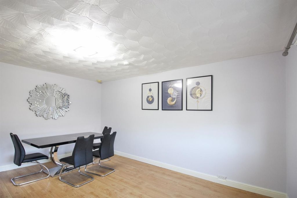 Property photo 3 of 14 Lounge 1c.Jpg