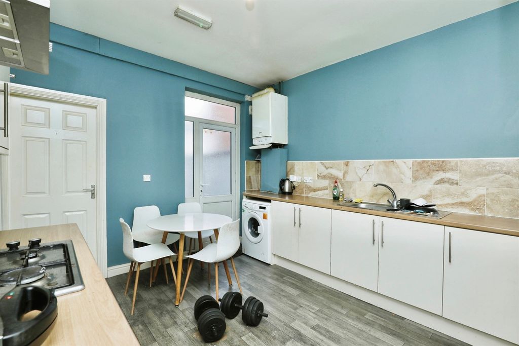 Property photo 3 of 14