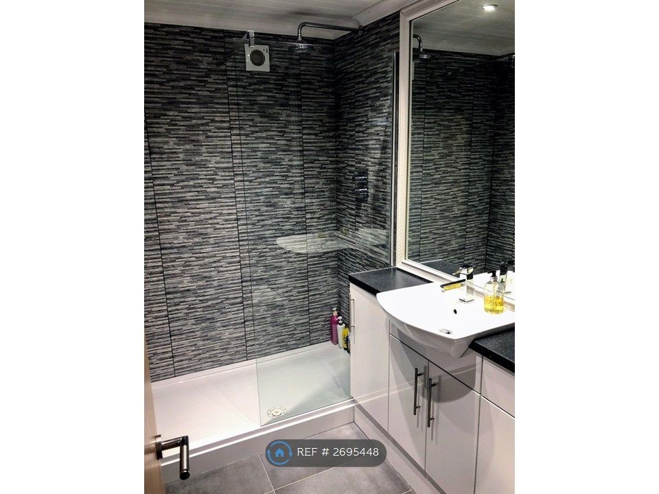 Property photo 1 of 12 Bathroom