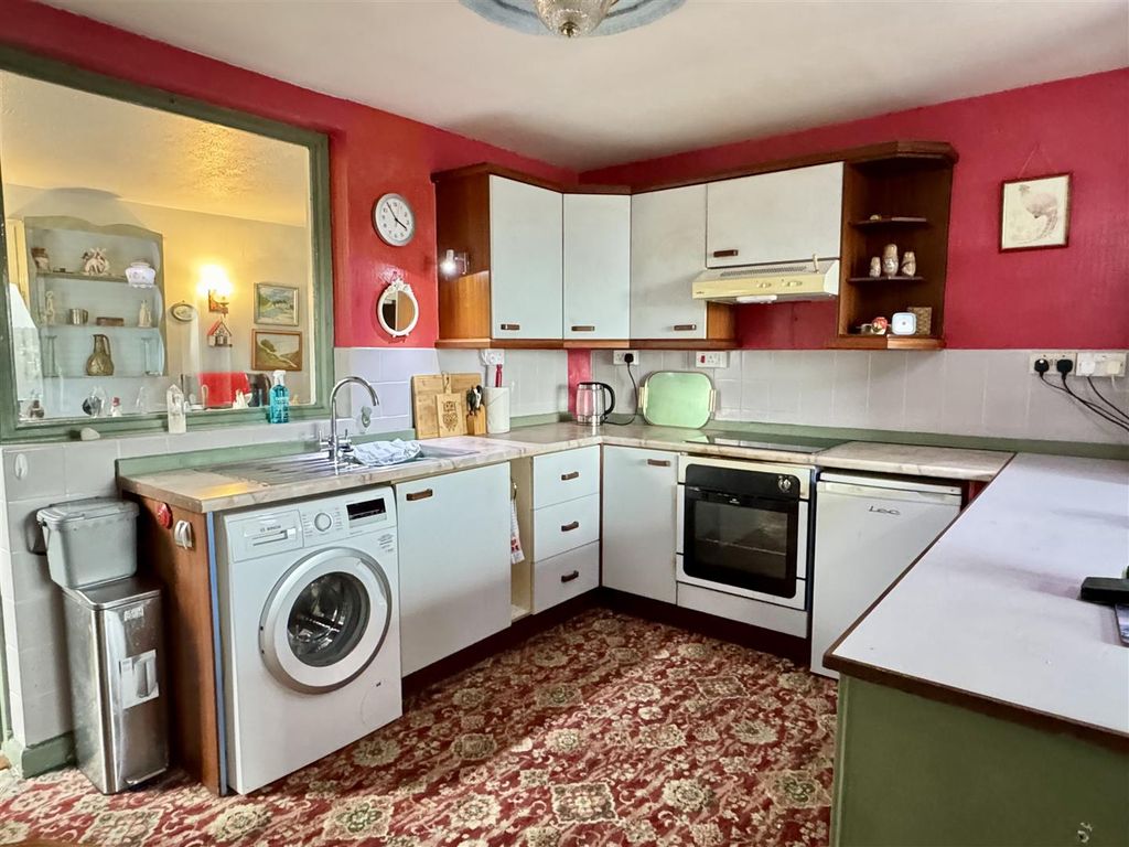 Property photo 3 of 22 Kitchen/Diner