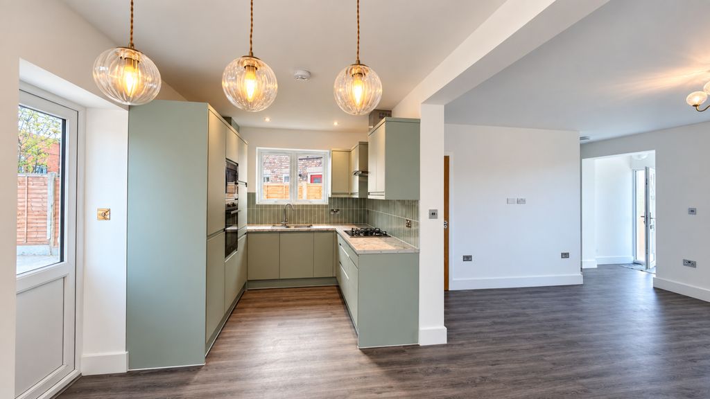 Property photo 3 of 19 Media