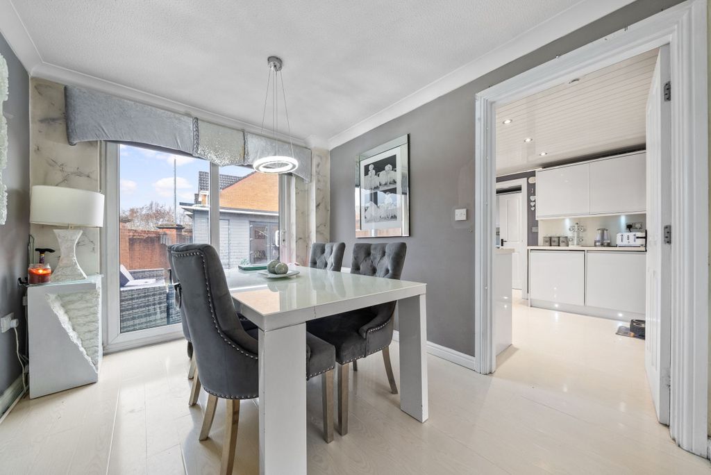 Property photo 3 of 31