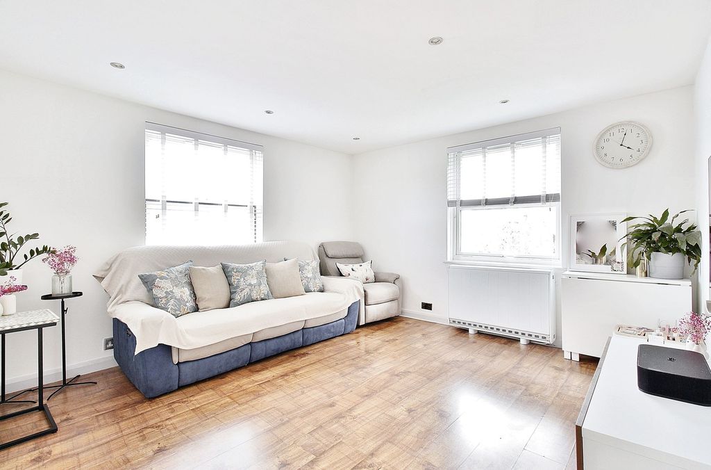 Property photo 3 of 8