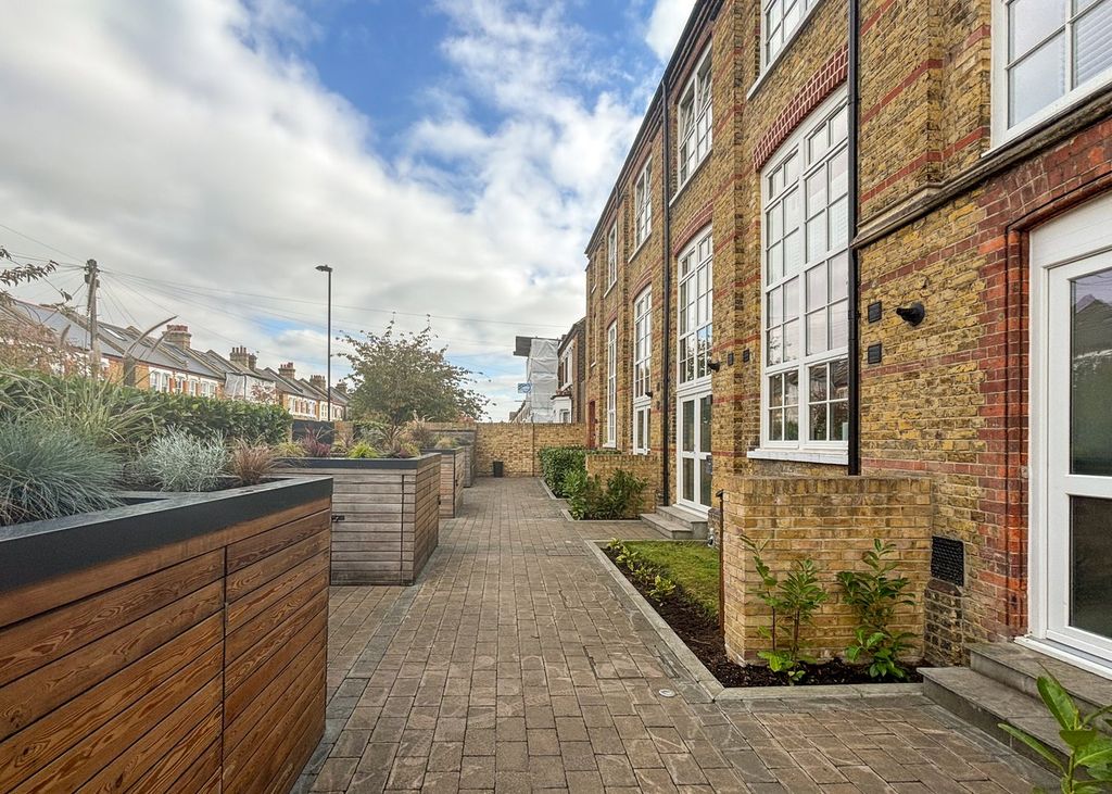 Property photo 2 of 18