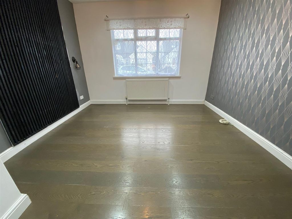 Additional image 18 of 5 bed semi-detached bungalow for salePurland Close, Dagenham RM8