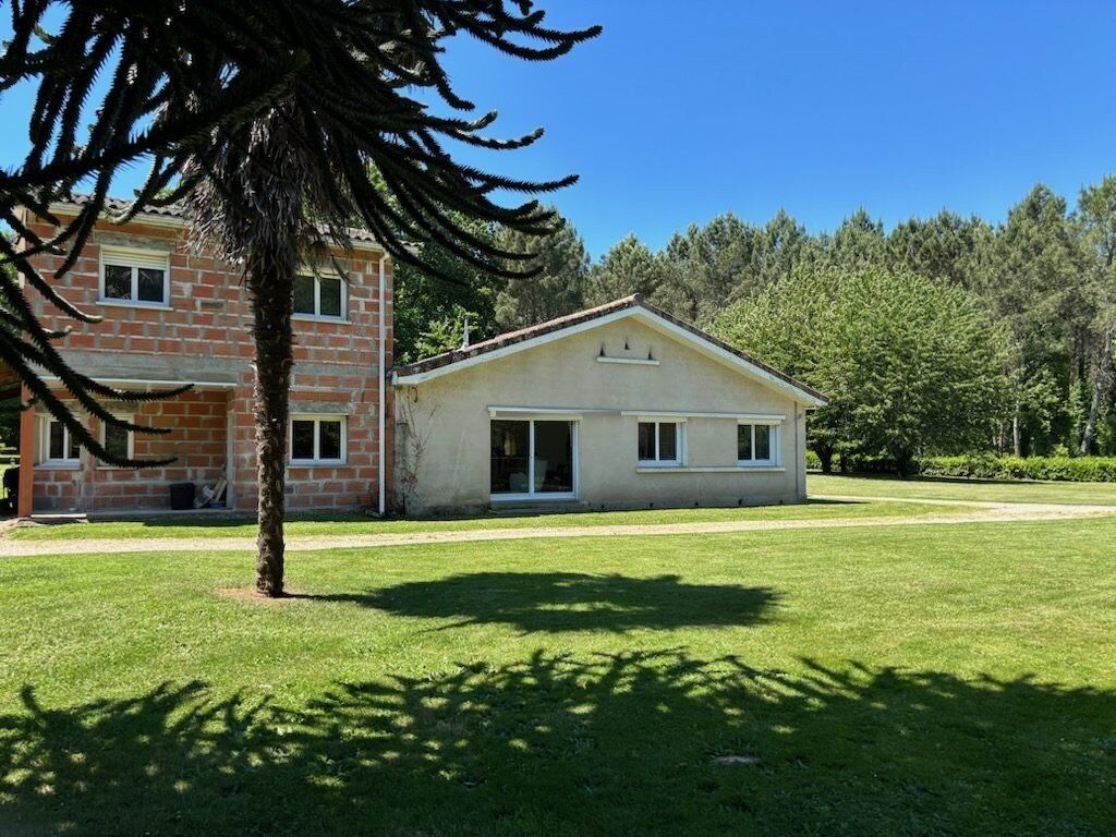 Property photo 1 of 19 House For Sale In Saint-André-De-Cubzac
