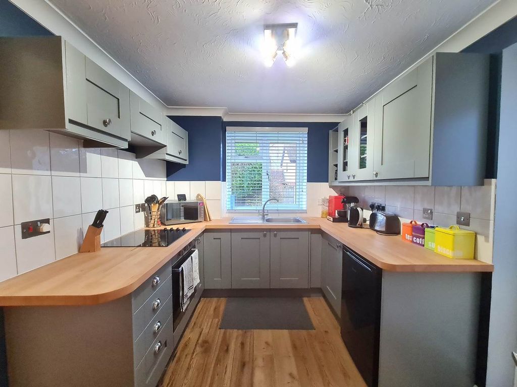 Property photo 2 of 15 Kitchen