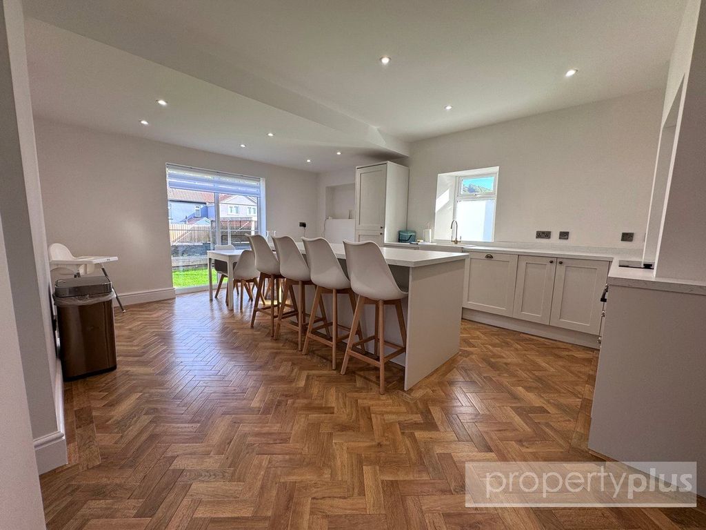 Property photo 3 of 33 Picture No. 25