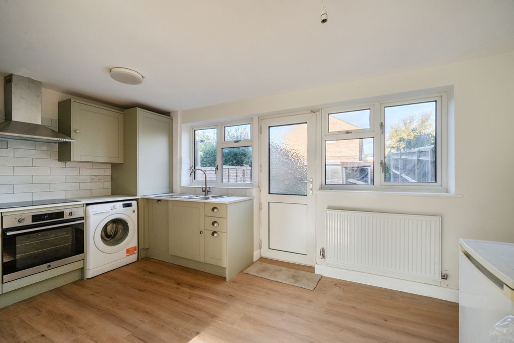 Property photo 2 of 19 Picture No. 12