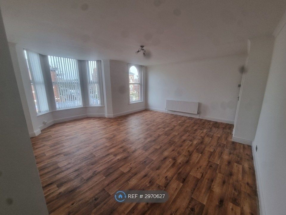 Property photo 2 of 10 Triple Sized Bedrooms