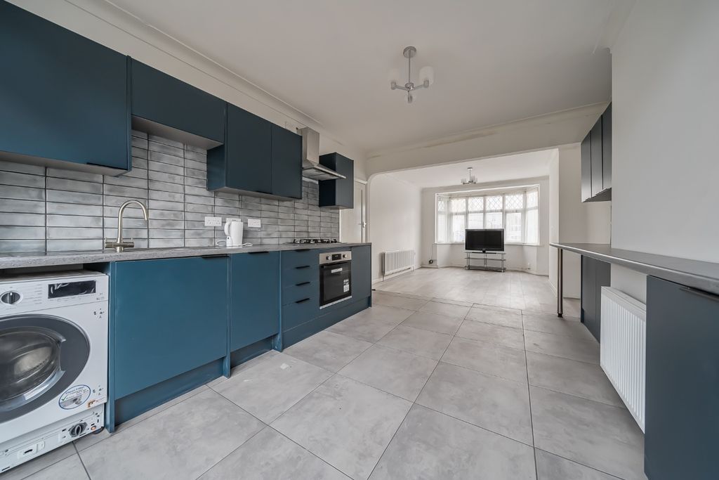 Property photo 2 of 24 4674351