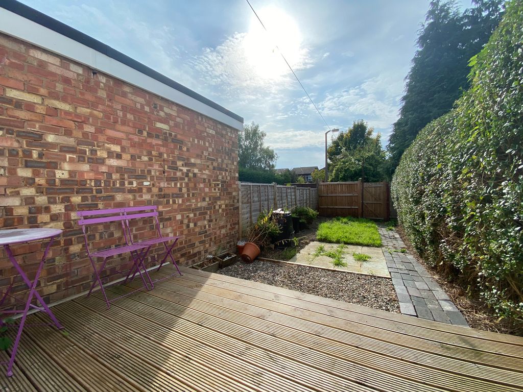 Property photo 2 of 9 Garden