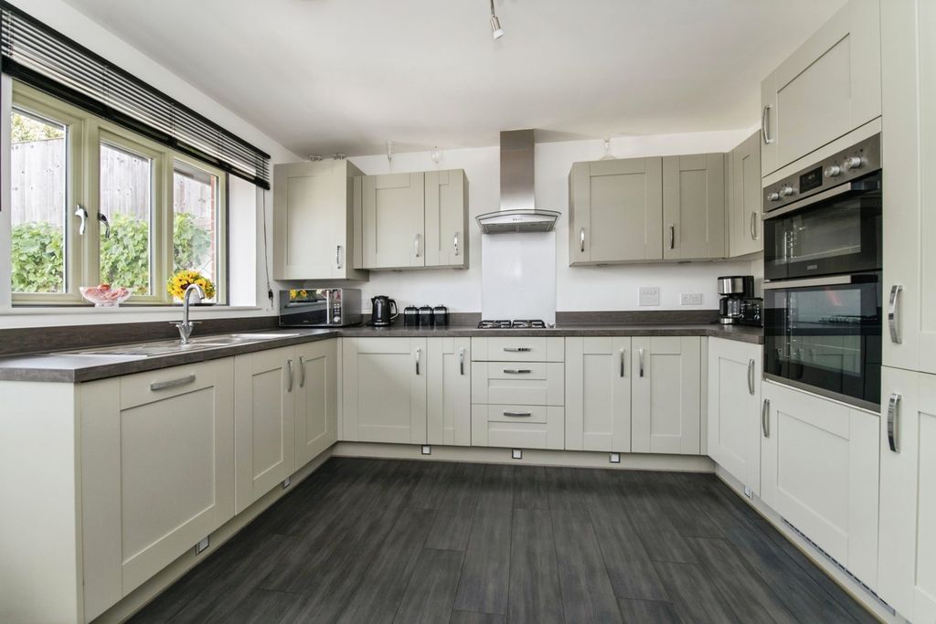 Property photo 2 of 16 Pbox-Img.Jpg