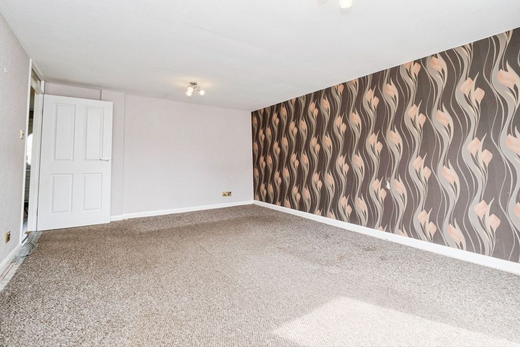 Property photo 3 of 17 Photo