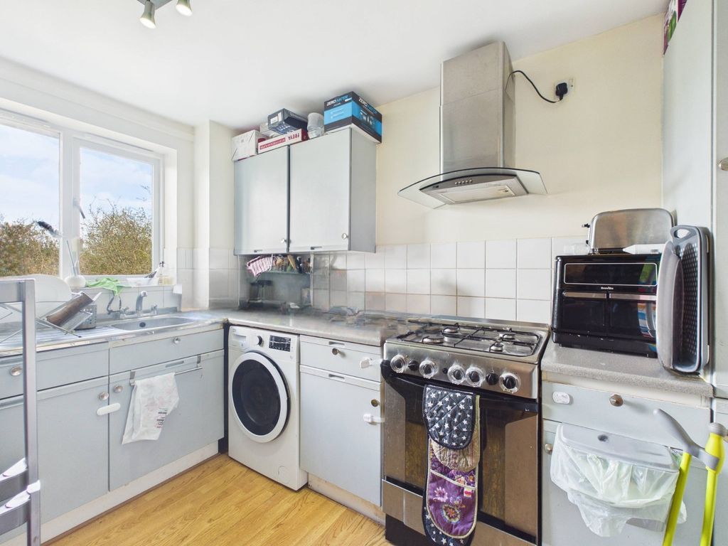 Property photo 3 of 6 Kitchen