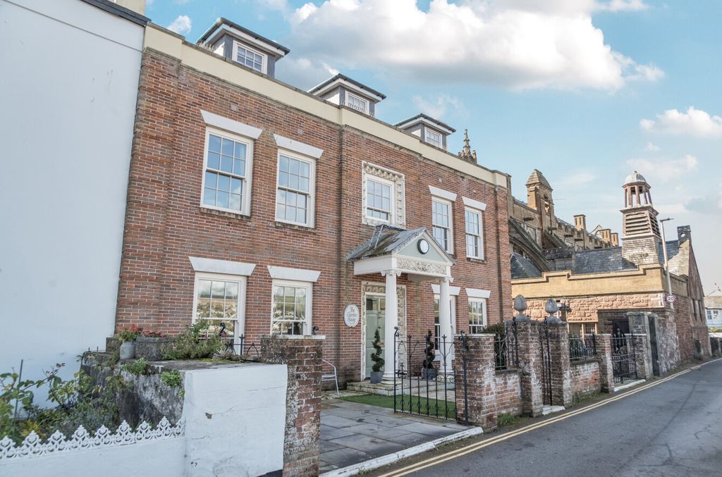 Property photo 2 of 41 Exterior