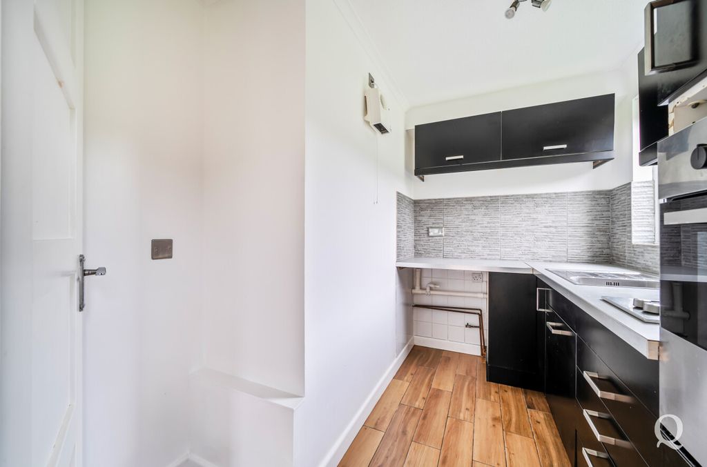 Property photo 3 of 17 De87Cb52-Fa27-470...