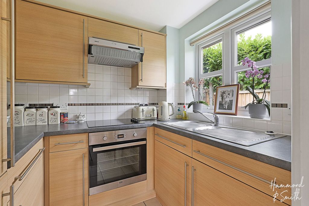 Additional image 7 of 1 bed flat for saleHigh Street, Epping CM16