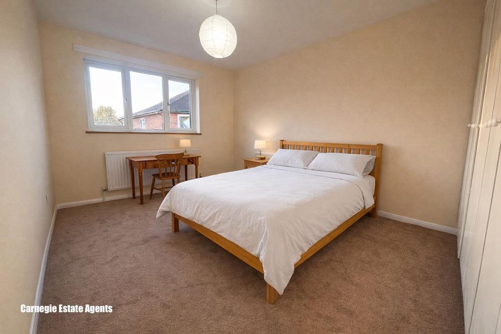 Property photo 3 of 11 Bedroom 1