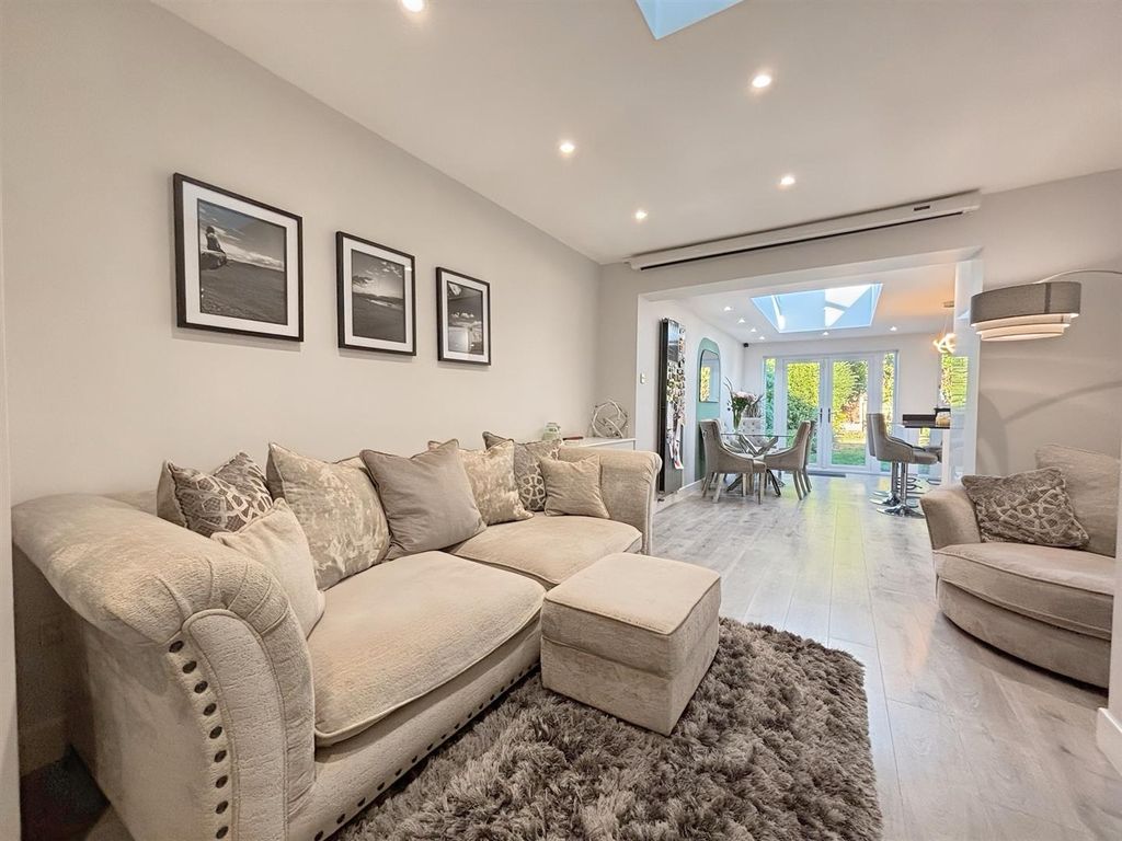 Property photo 2 of 32