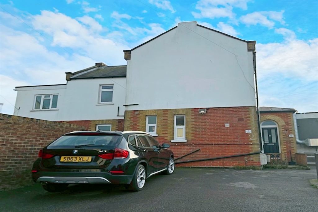 Property photo 1 of 7 (Main)