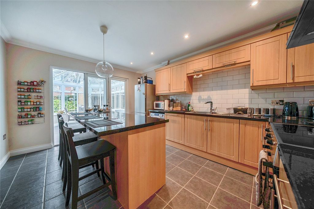 Property photo 2 of 32 Picture No. 10