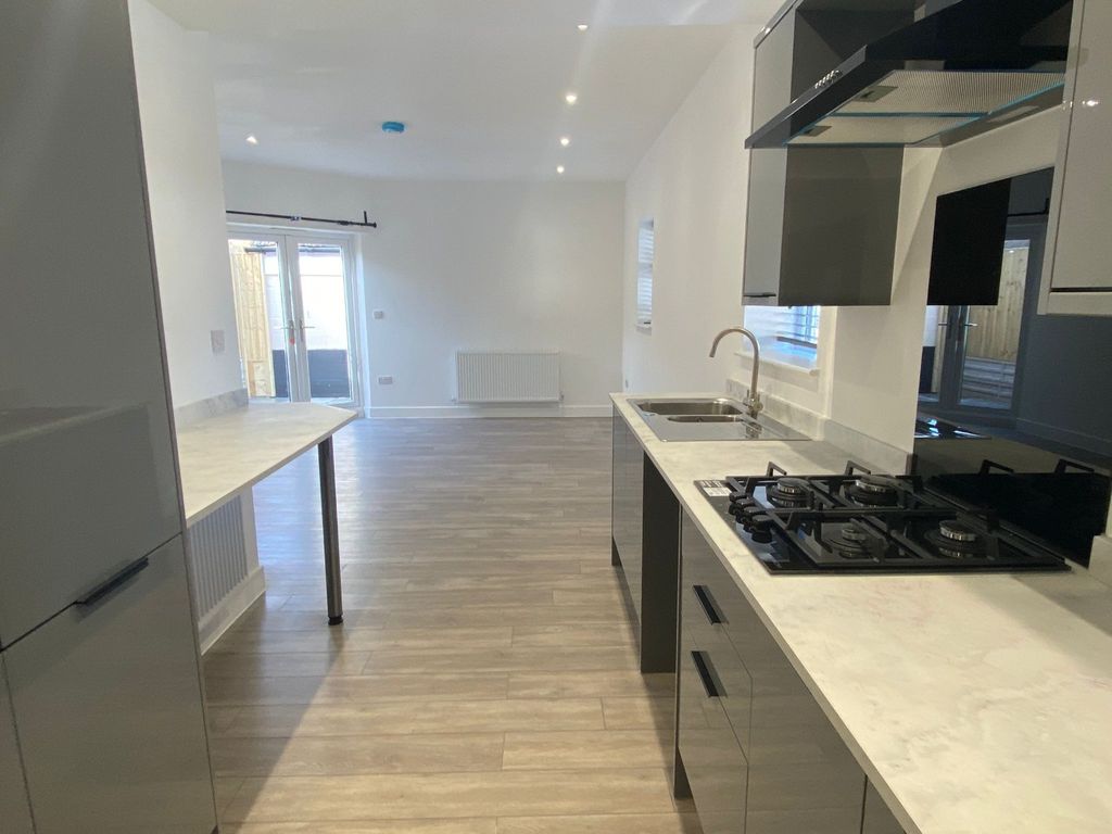 Property photo 3 of 10 3115403