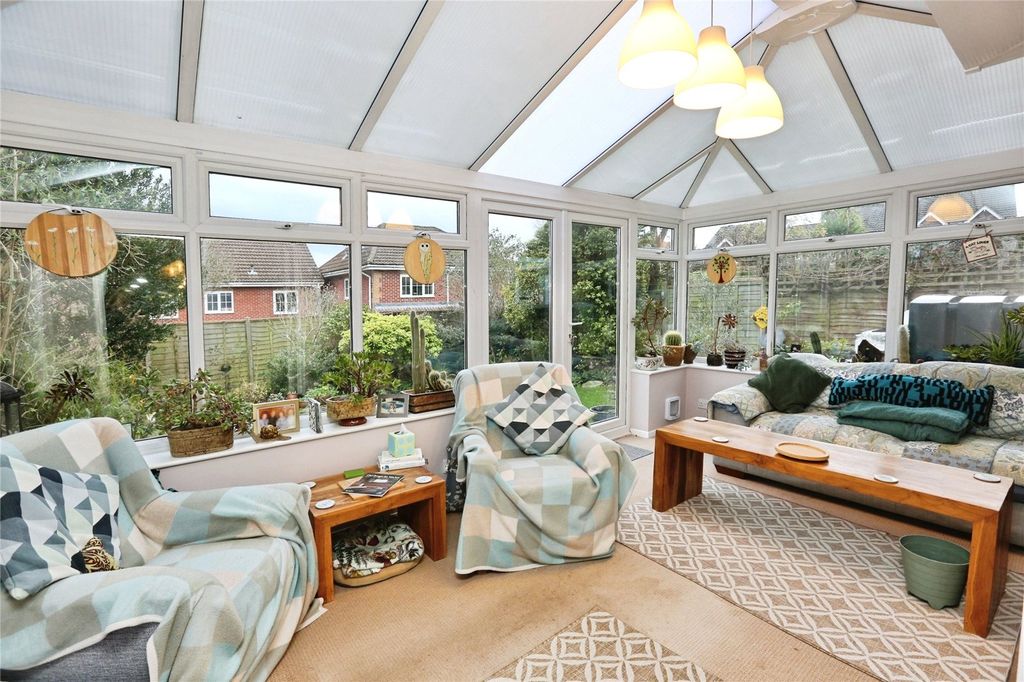 Property photo 3 of 25 Conservatory