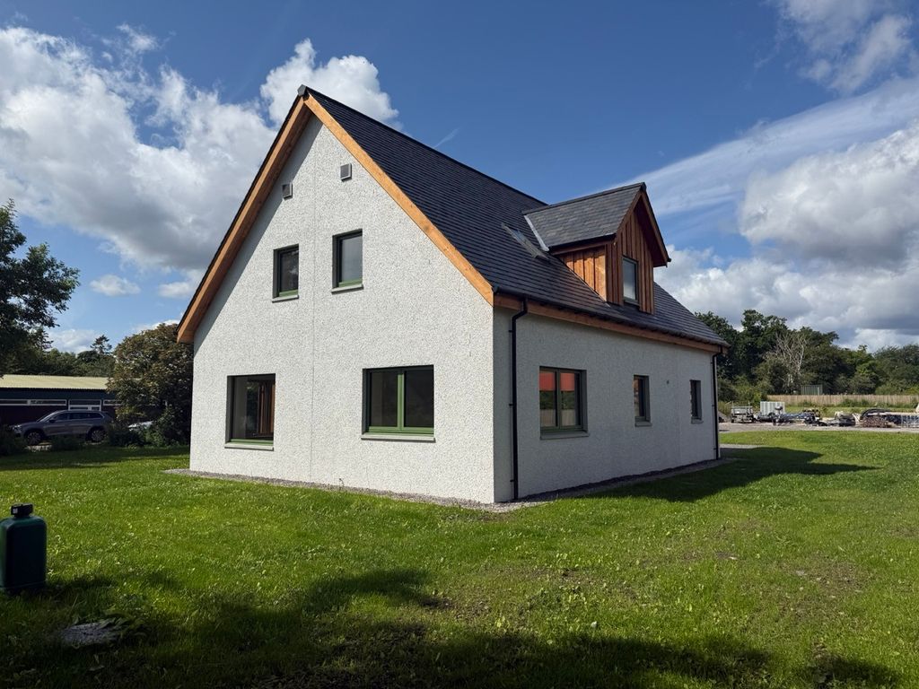 Property photo 3 of 26
