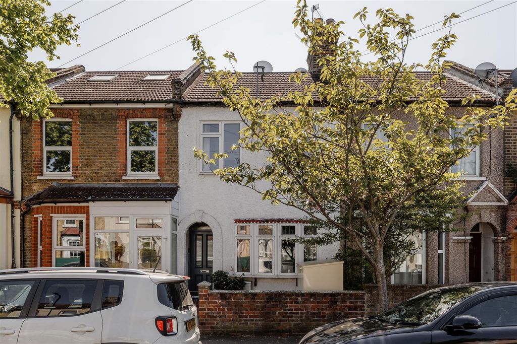 Property photo 1 of 34 Ramsay Road, E7
