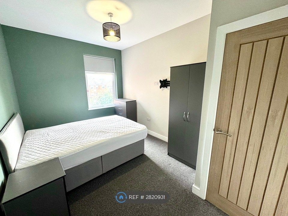Property photo 3 of 19 Room 4