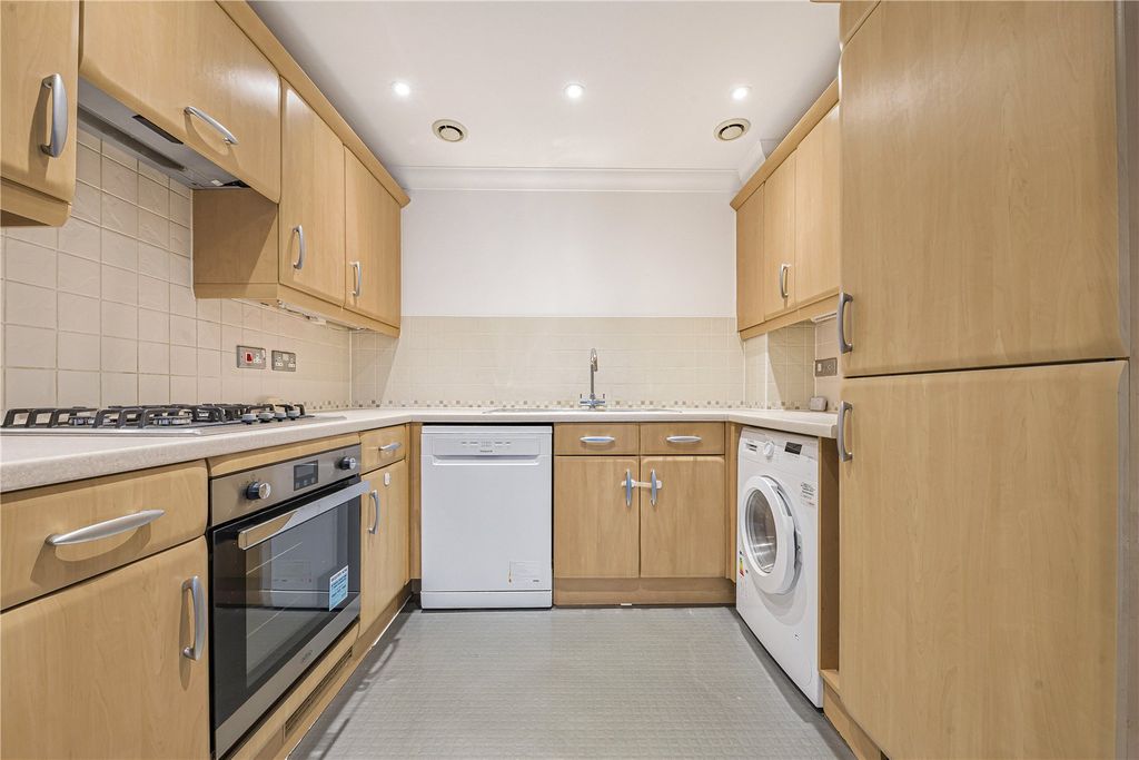 Property photo 2 of 9 Picture No. 13