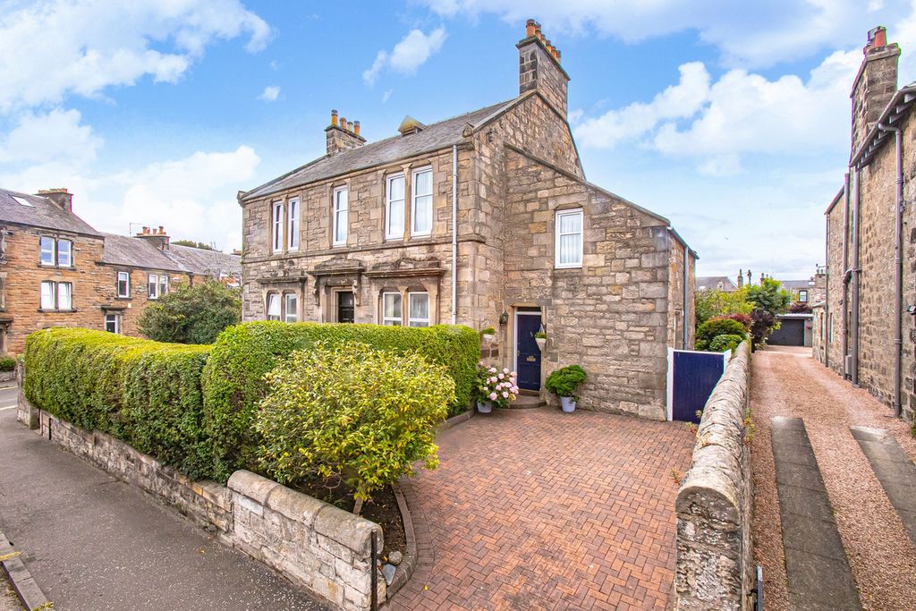 Property photo 1 of 36