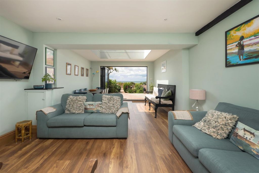 Property photo 3 of 25 Swalecliffe, Herne Bay