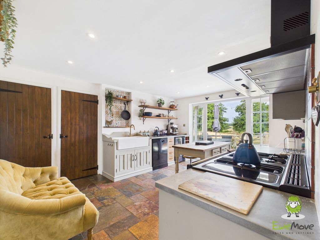 Property photo 3 of 39 Ewemove Basingstoke Estate Agents 17 Vyne Road