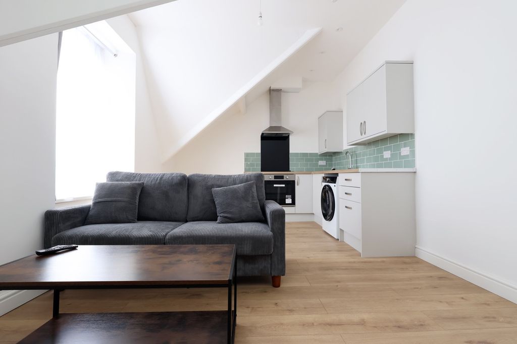 Property photo 3 of 8