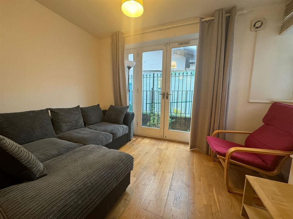 Property photo 2 of 6