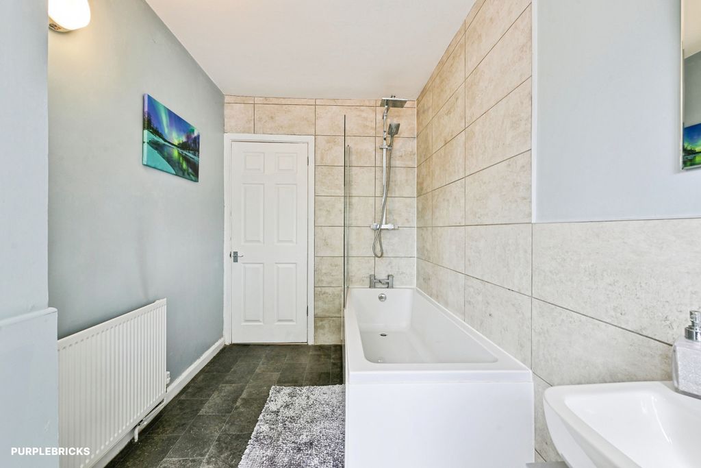Property photo 3 of 18 Bathroom