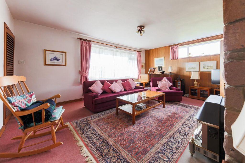 Property photo 3 of 18 Living Room