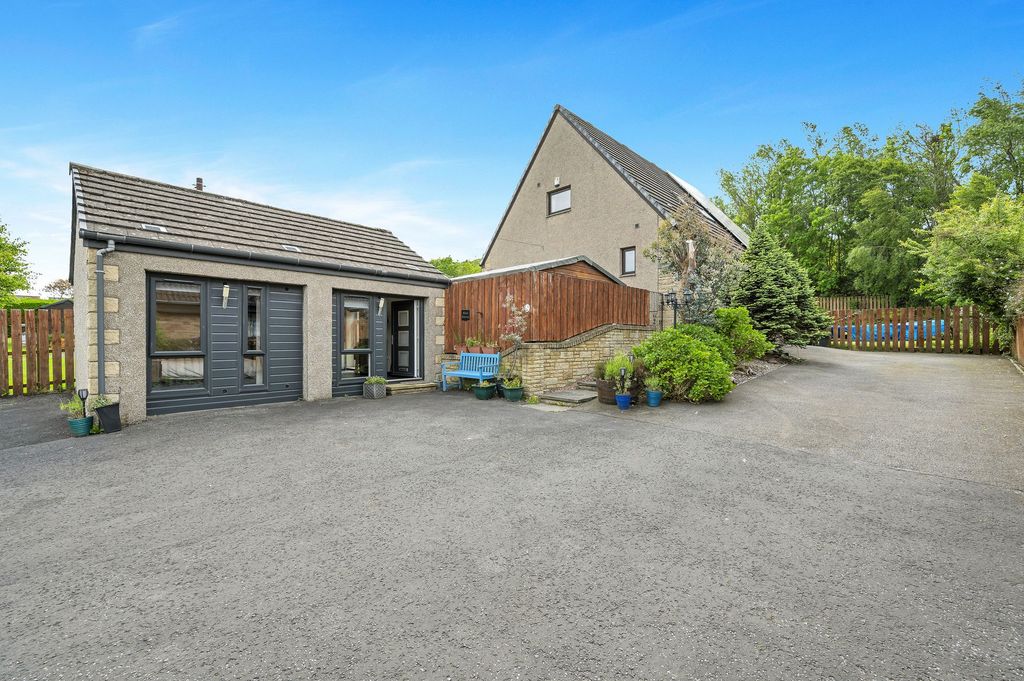 Property photo 2 of 52