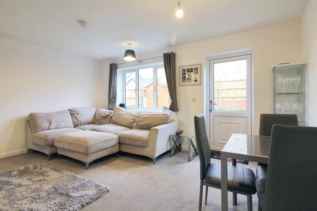 Property photo 3 of 11