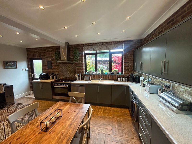 Property photo 3 of 39 Photo 11