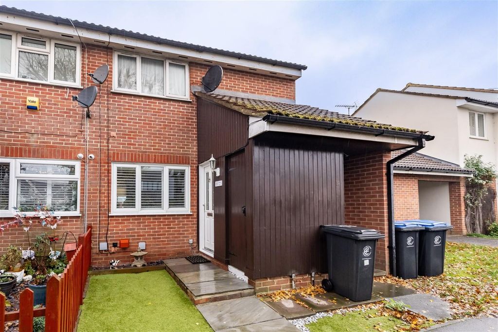 Property photo 1 of 17 16 Church Ln (18).Jpg