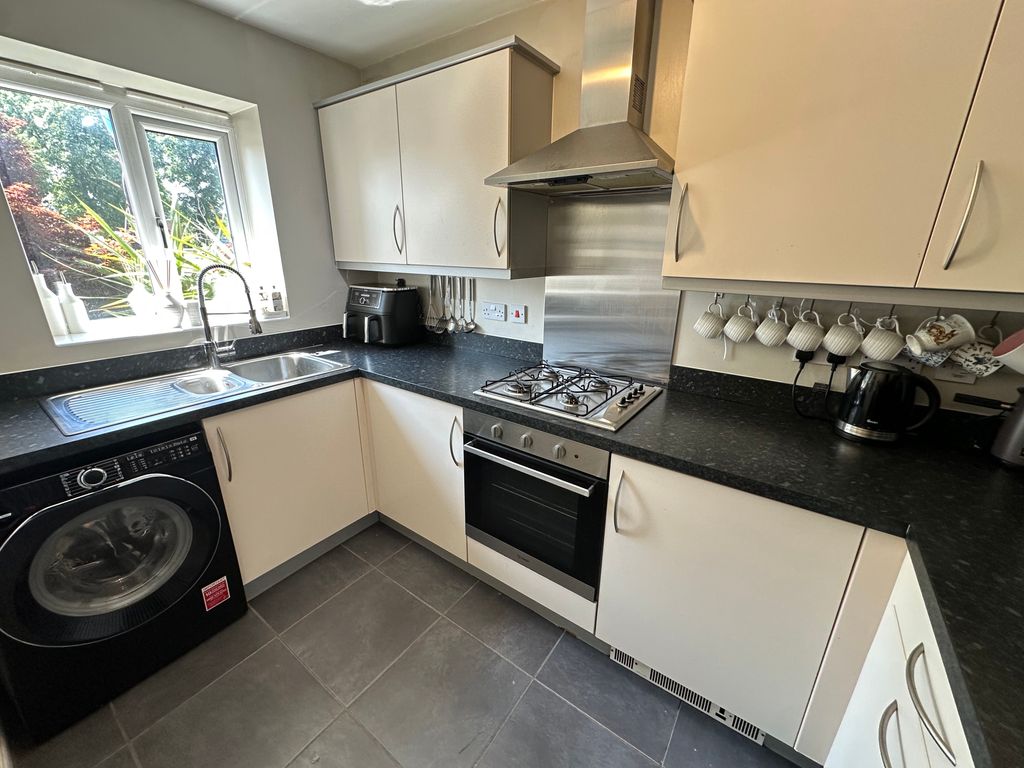 Property photo 2 of 18 Kitchen