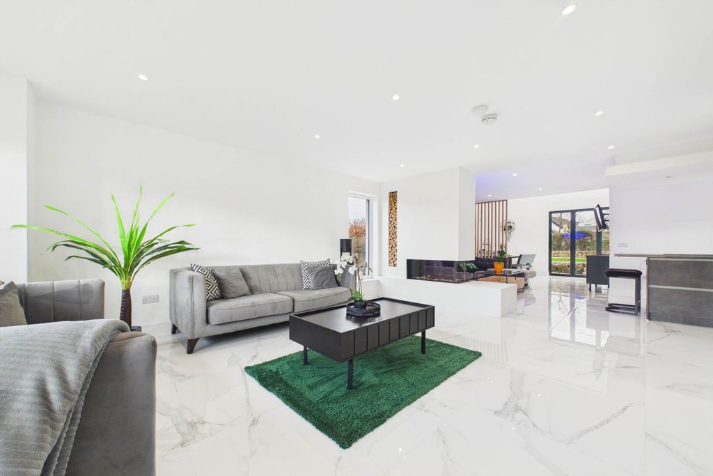 Additional image 7 of 5 bed detached house for saleClyde Street, Carluke ML8